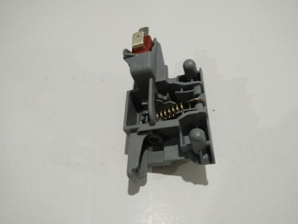 https://www.fullyedekparca.com/İndesit Bulaşık Makinesi Kapı Üst Kilit , indesit Üst  Kilidi