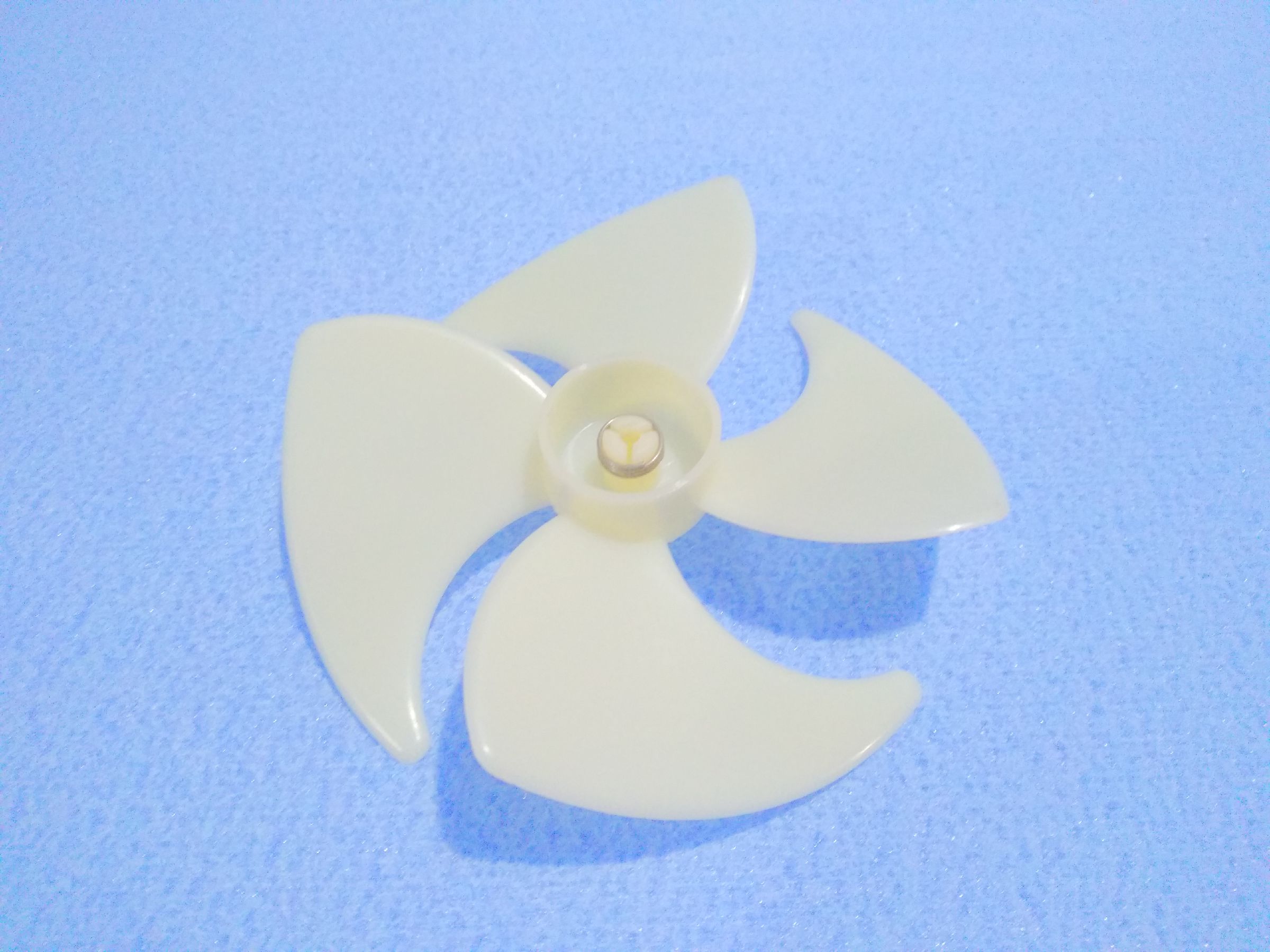 https://www.fullyedekparca.com/Sol Buzdolabı Fan Pervane No Frost Buzdolabı Fan Pervanesi ince Mil Motor İçin Sola Dönen Motor İçin